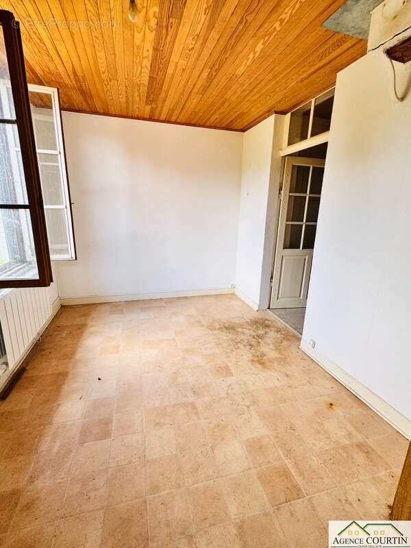 Ensemble immobilier   3 logements existants   Centre-ville de Louhans terrain d'environ 2000 m2 - photo 21