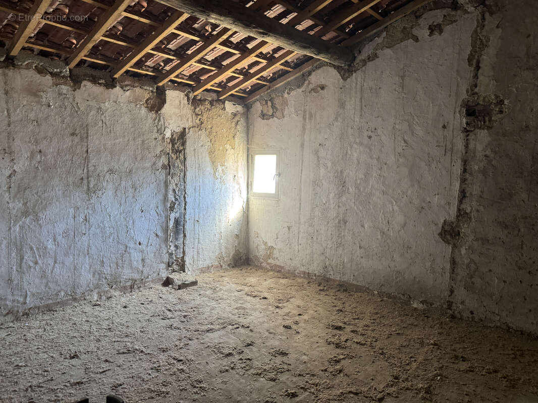 Maison à LA ROQUE-D'ANTHERON