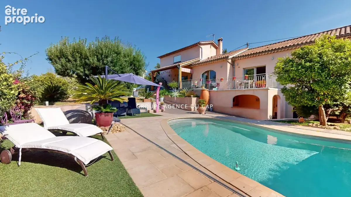 A vendre villa 7 pieces 4 chambres piscine appartement independant proche centre ville et bord de mer a saint aygulf - photo 2