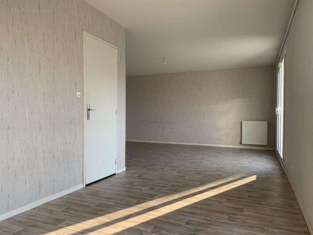 Maison à VALLON-EN-SULLY