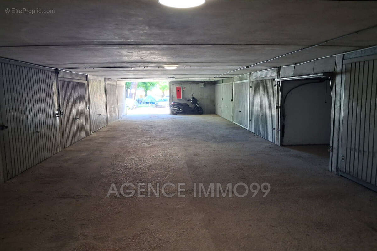 Parking à MANDELIEU-LA-NAPOULE