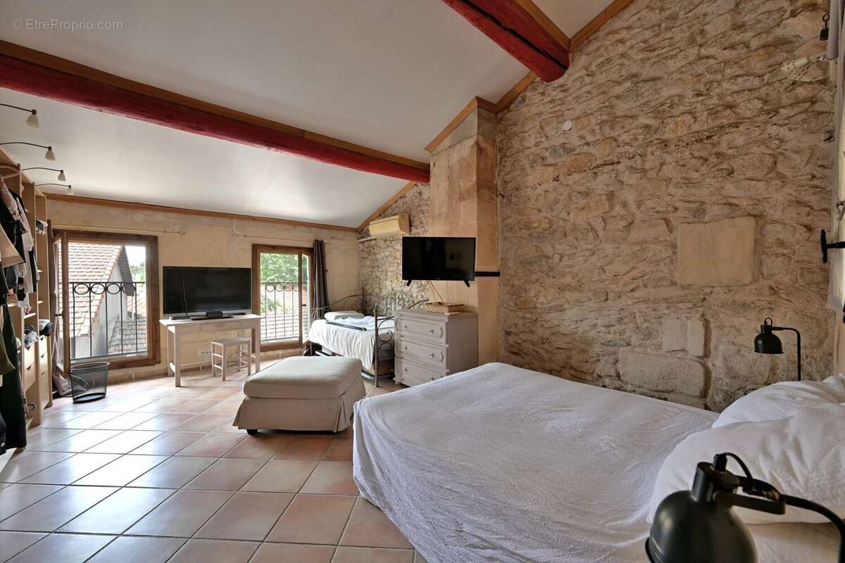 EXCLUSIVITÉ LEONIS IMMOBILIER – Maison de ville de charme avec cour intimiste et exposition plein Sud! - photo 12