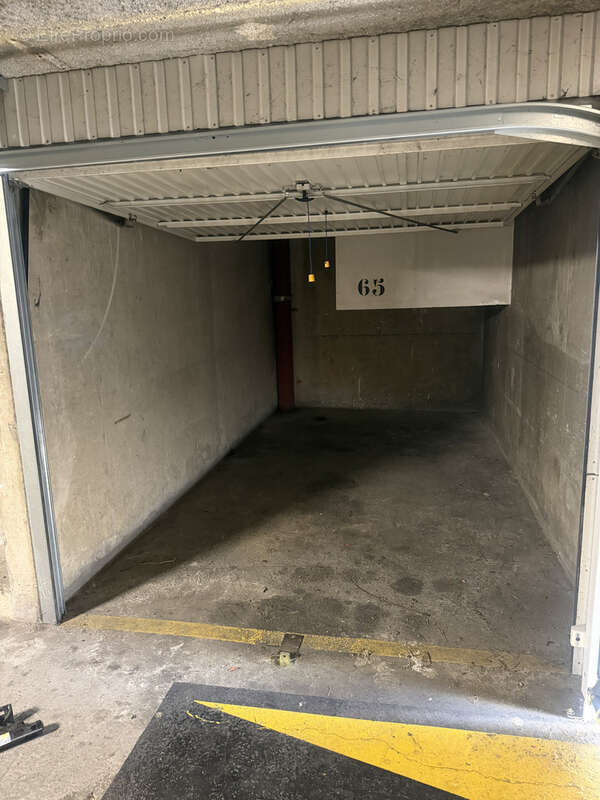 Parking à SARTROUVILLE