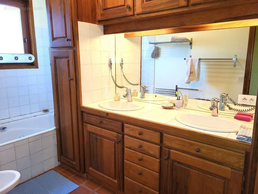 Maison à SAINT-SATURNIN-LES-APT