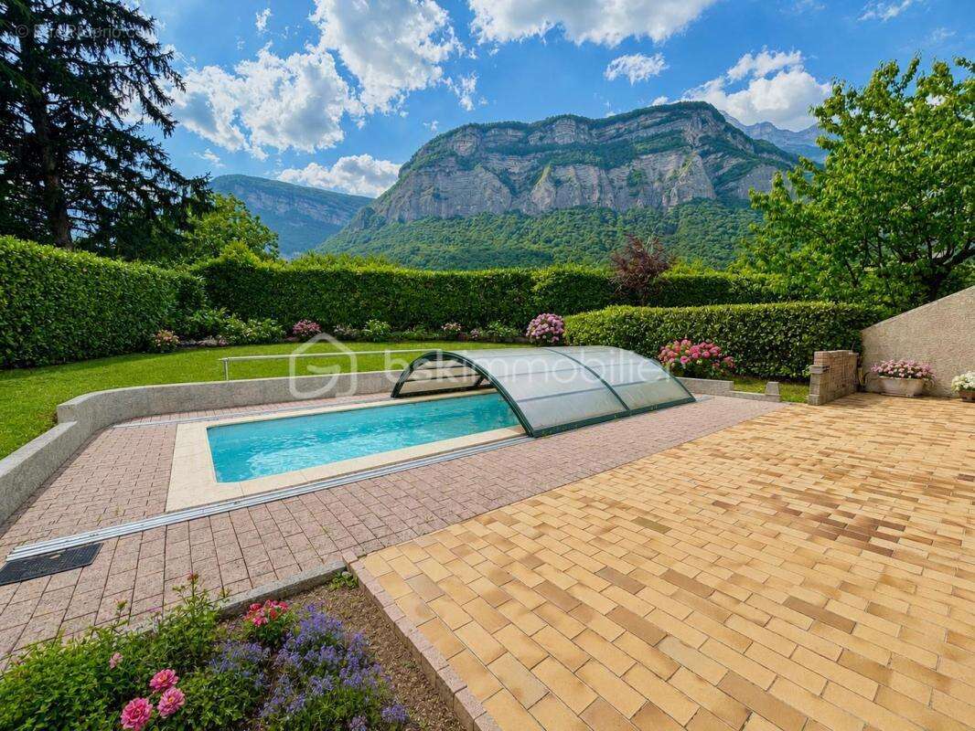 CROLLES Maison familiale de 110 m2 avec jardin, piscine et vue sur la dent de Crolles - photo 2