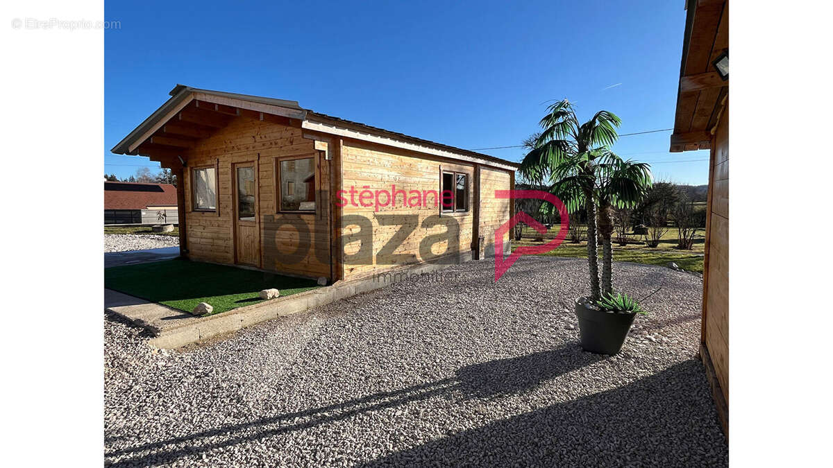 Maison à MONT-SUR-MONNET