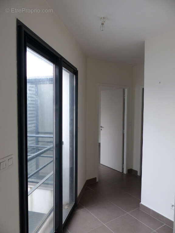 Villeneuve-les-avignon -  p2  dernier etage avec ascenseur et terrasse - photo 8
