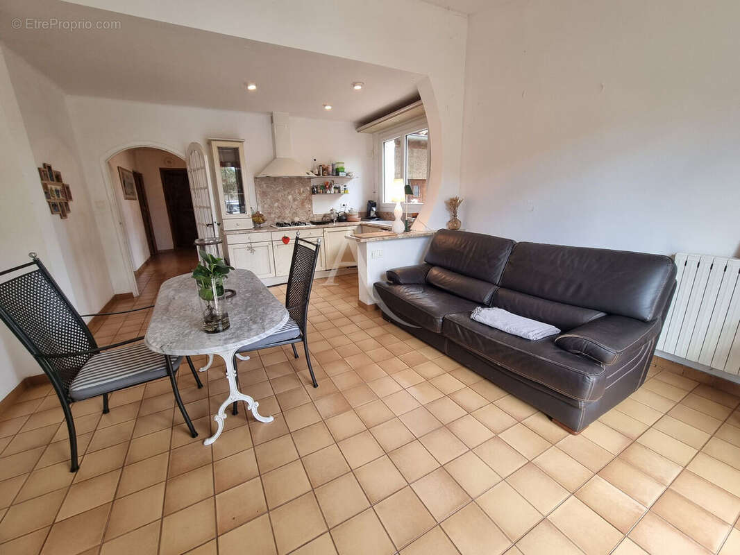 Maison à MOUSSAN