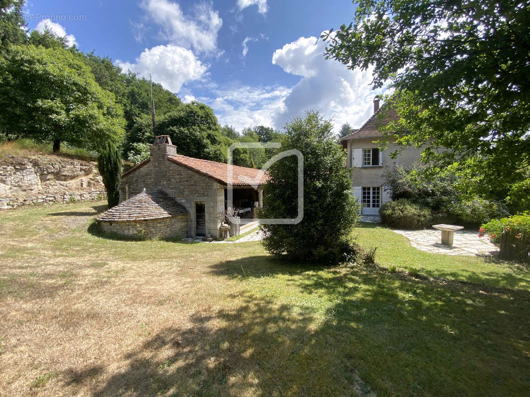 Maison à LATRONQUIERE