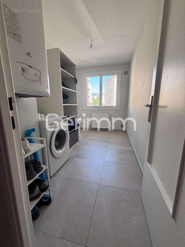 Vente - Appartement - 4 pièces + cuisine - 72 m² - 145 000 € - - photo 10
