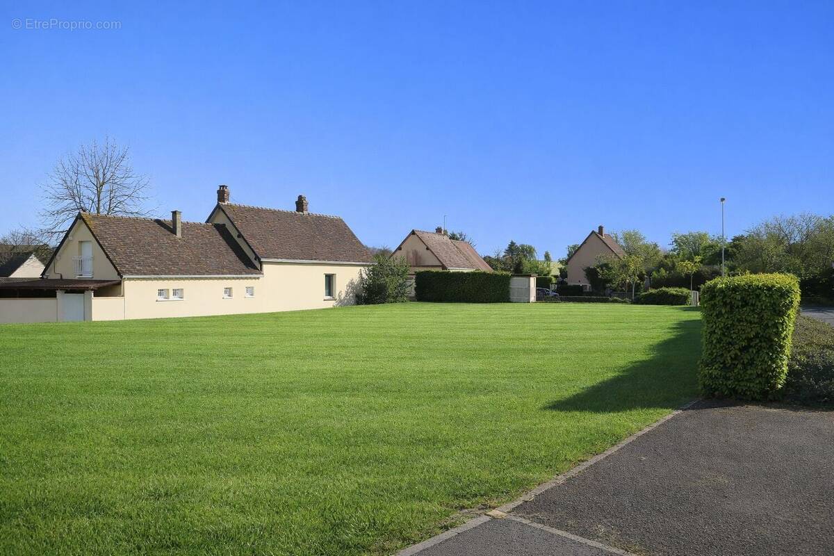 Terrain à BRICONVILLE