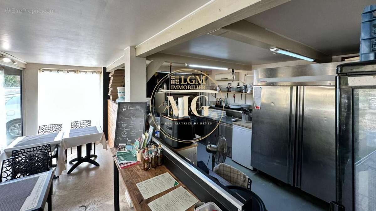 Commerce à LES MAGES