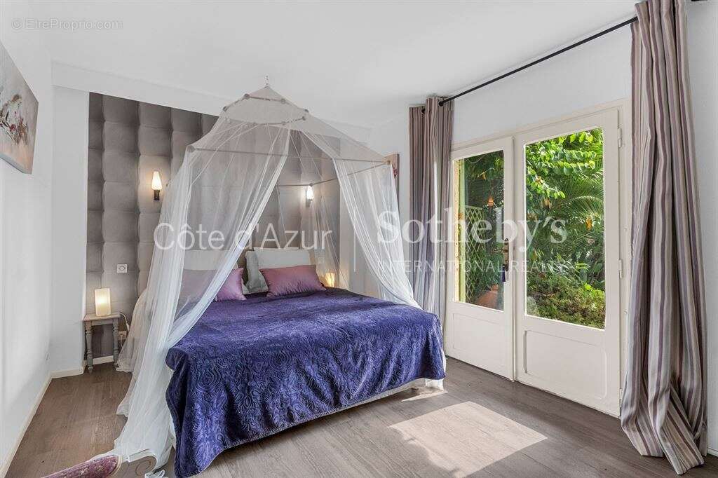 Villa florentine de plain-pied avec maison d’invités et piscine à Grasse Saint-François - photo 20