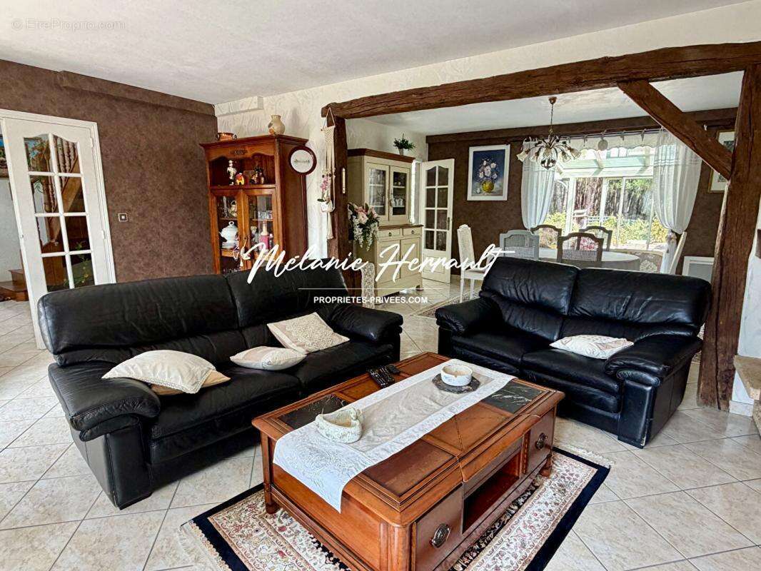 Maison avec piscine - 5 chambres - Challes (72) - photo 3