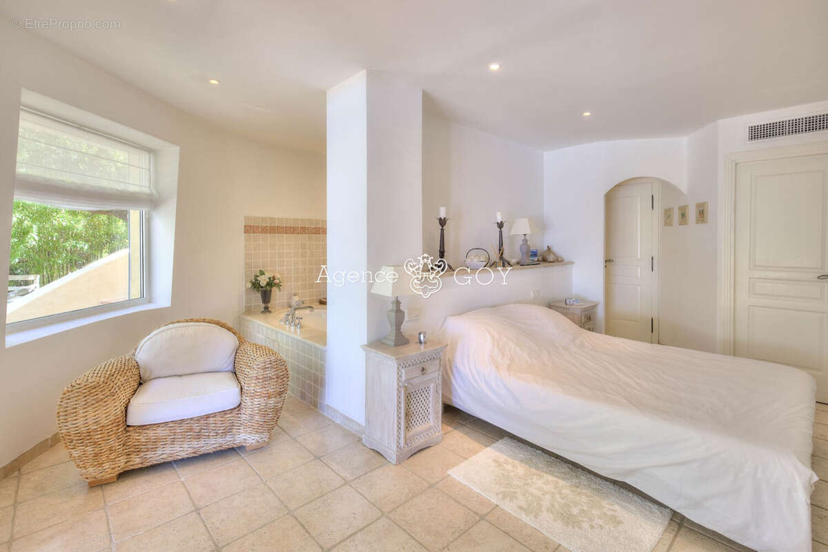 Maison 237 m² à Rayol-Canadel-Sur-Mer  - photo 5