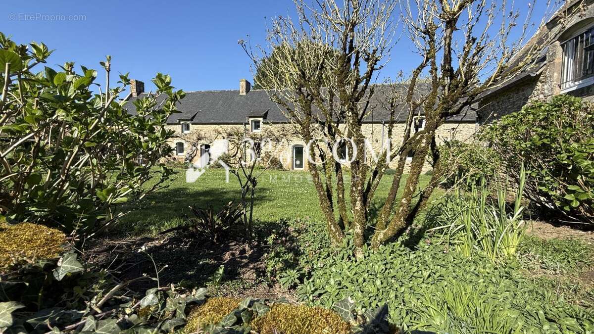 Maison à PLOUGOUMELEN