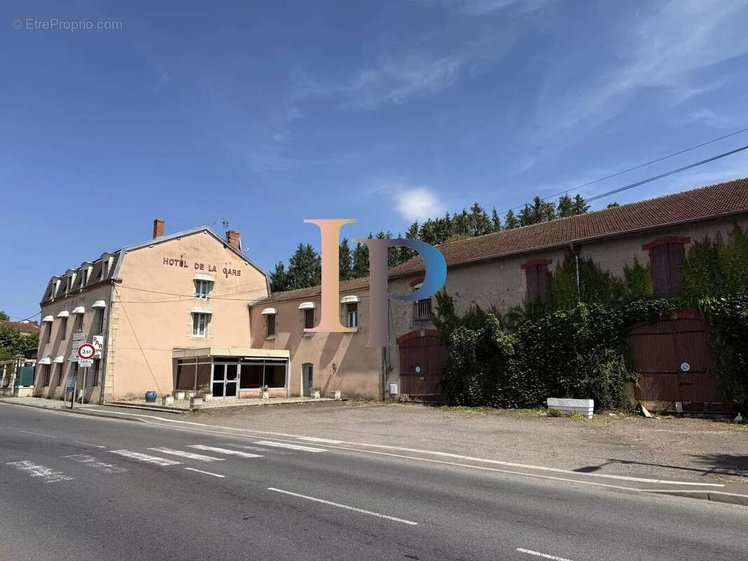Ensemble immobilier de caractere - photo 15