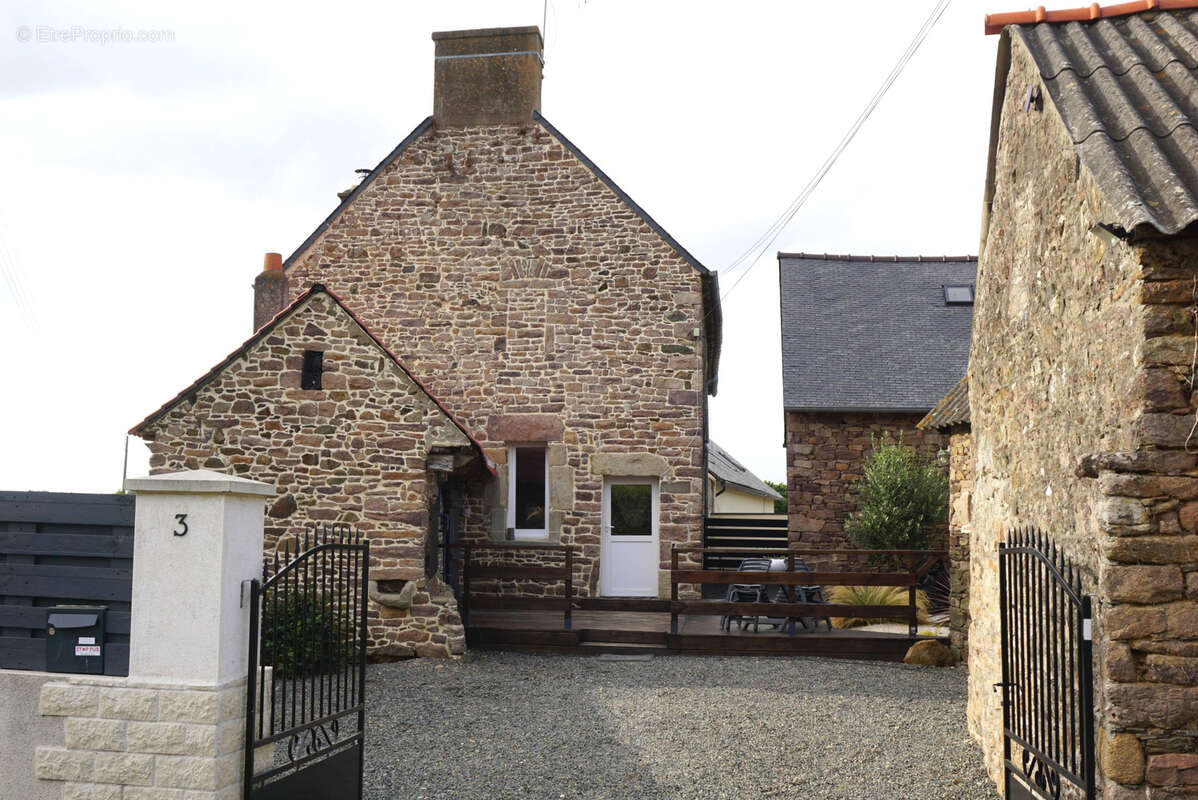 Maison à YVIAS