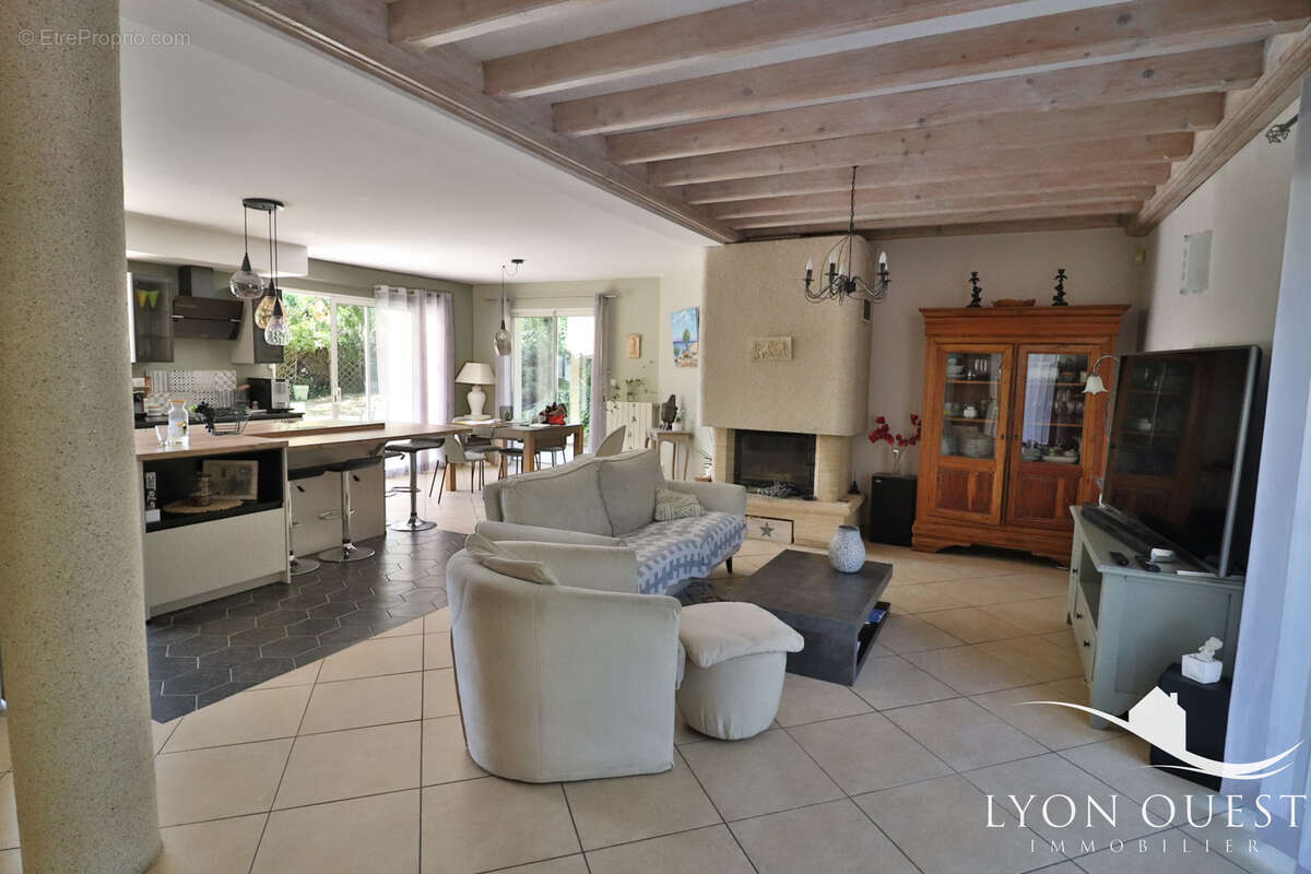 Maison  familiale  de  182 m2 proche centre charbonnieres - photo 8