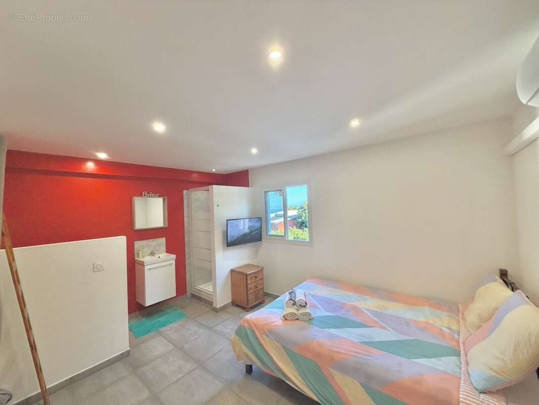À vendre – Villa T11 d'exception avec piscine, jacuzzi et fort potentiel locatif – Mont-Vert-les-Bas (Saint-Pierre) - photo 20