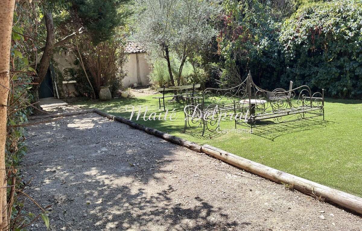 Buis-les-Baronnies – Maison de village de 139 m² avec jardin, 4 chambres, 2 garages, dépendance et vue sur le Pic Saint-Julien - photo 4
