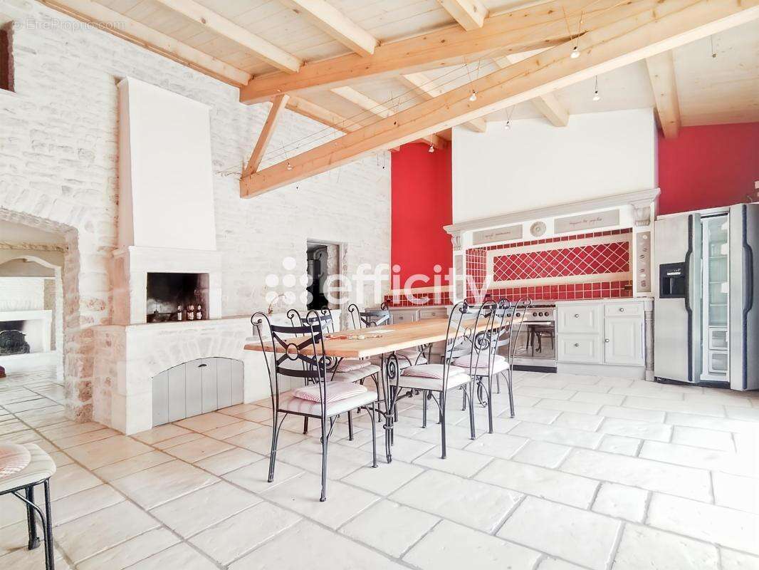 Maison 250 m² à Chambon  - photo 3