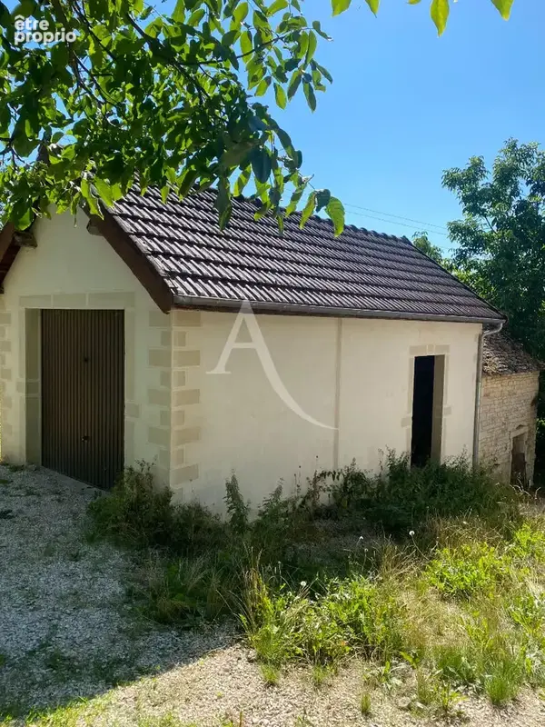 Photo Parking à Grenant-Les-Sombernon au prix de 77 000€
