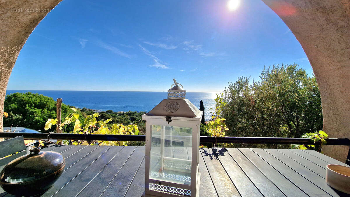 Maison à LES ISSAMBRES