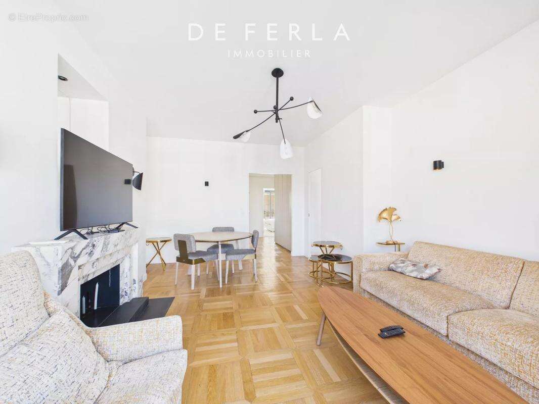 Appartement à PARIS-8E