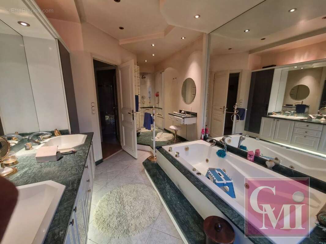 Maison à FONTENAY-LES-BRIIS