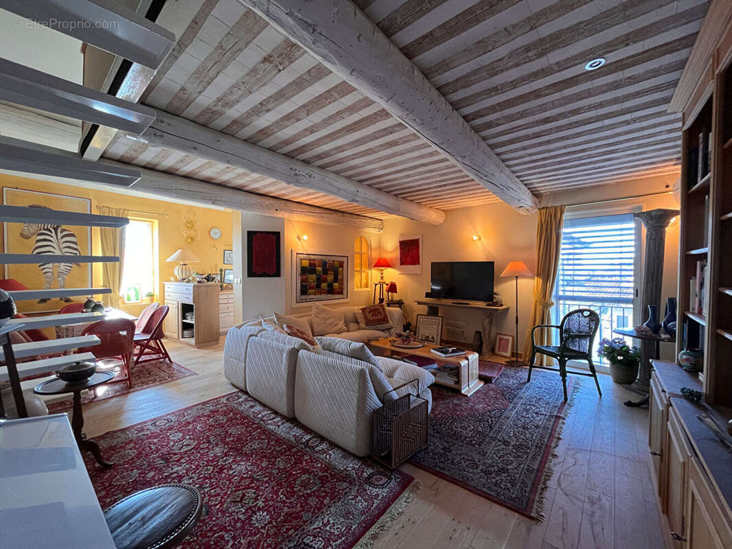 Appartement à L'ISLE-SUR-LA-SORGUE