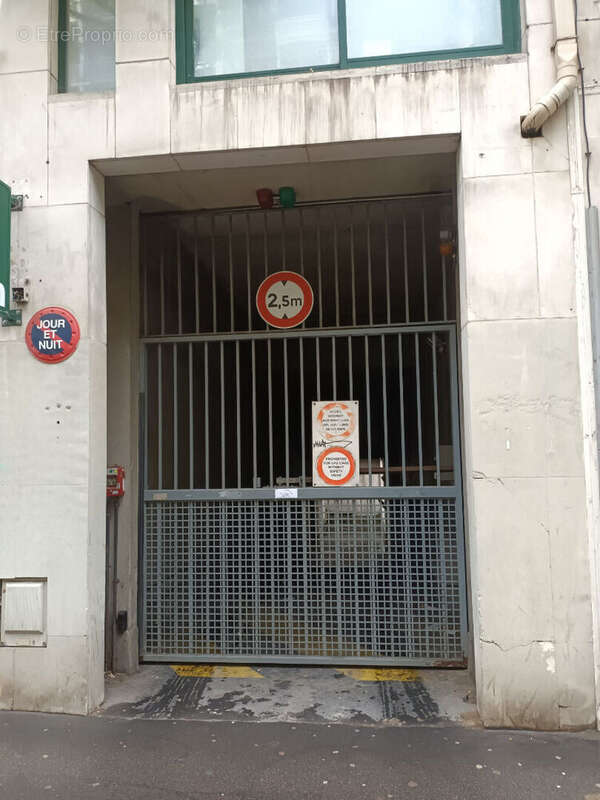 Parking à PARIS-14E