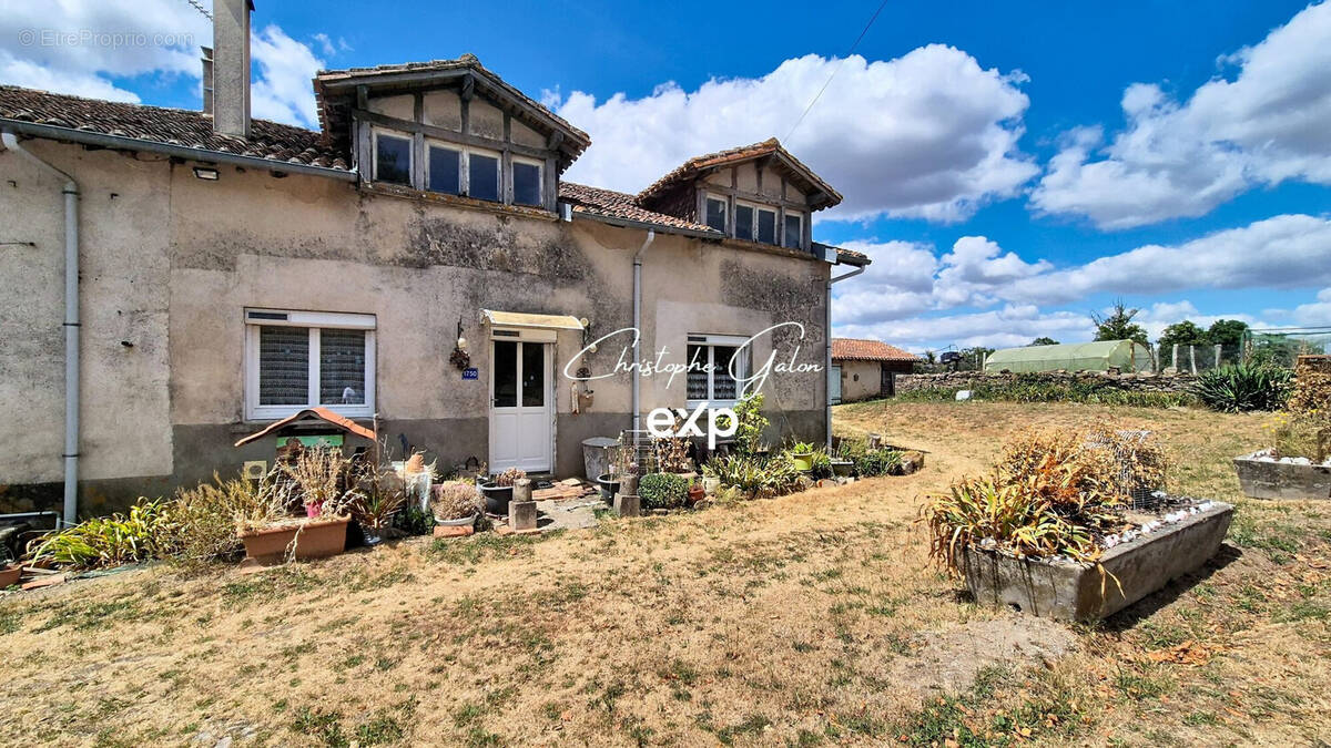 Maison à ROUSSAC