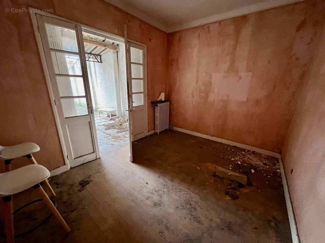 Belle opportunité d'investissement à Villeneuve sur Lot. Immeuble de rapport avec avec local commercial disponible en RDC (magas - photo 10