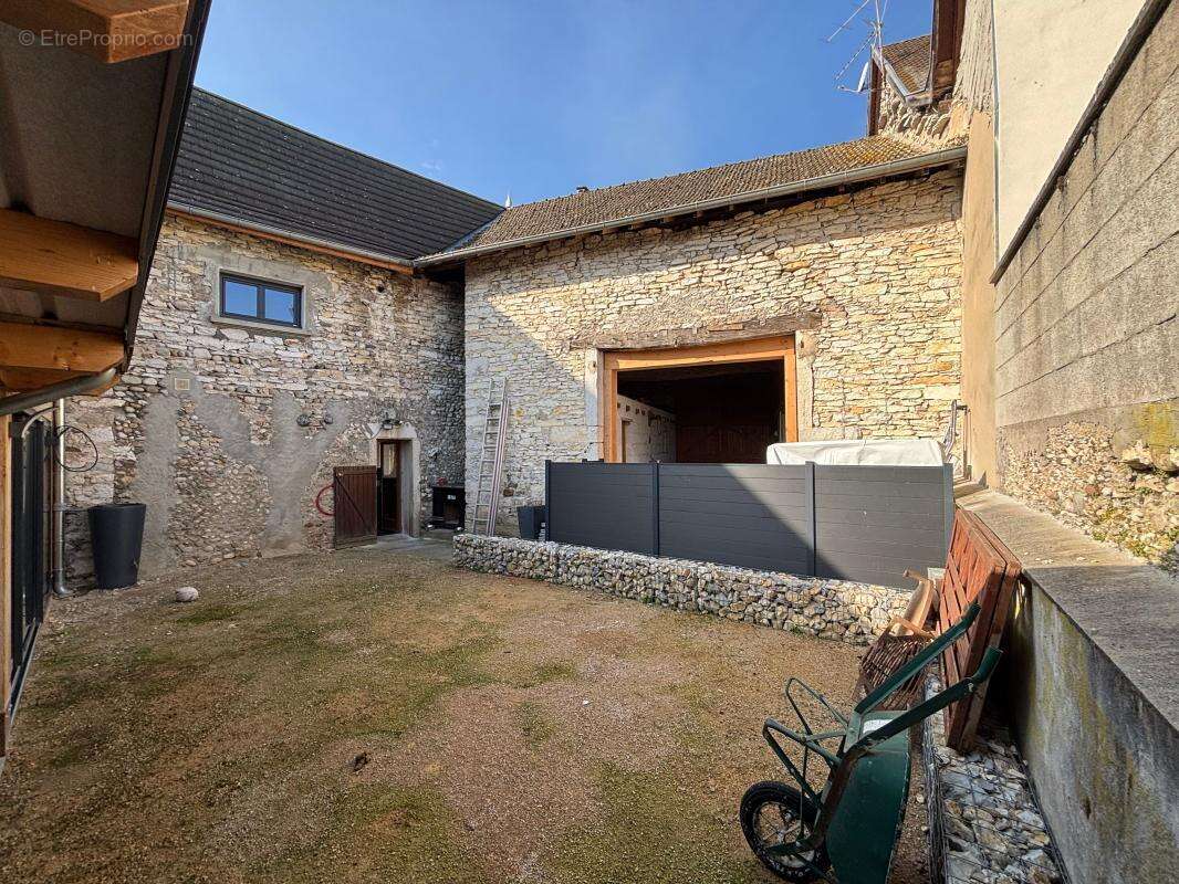 Belle maison en pierres - 200m² + dépendance - photo 19
