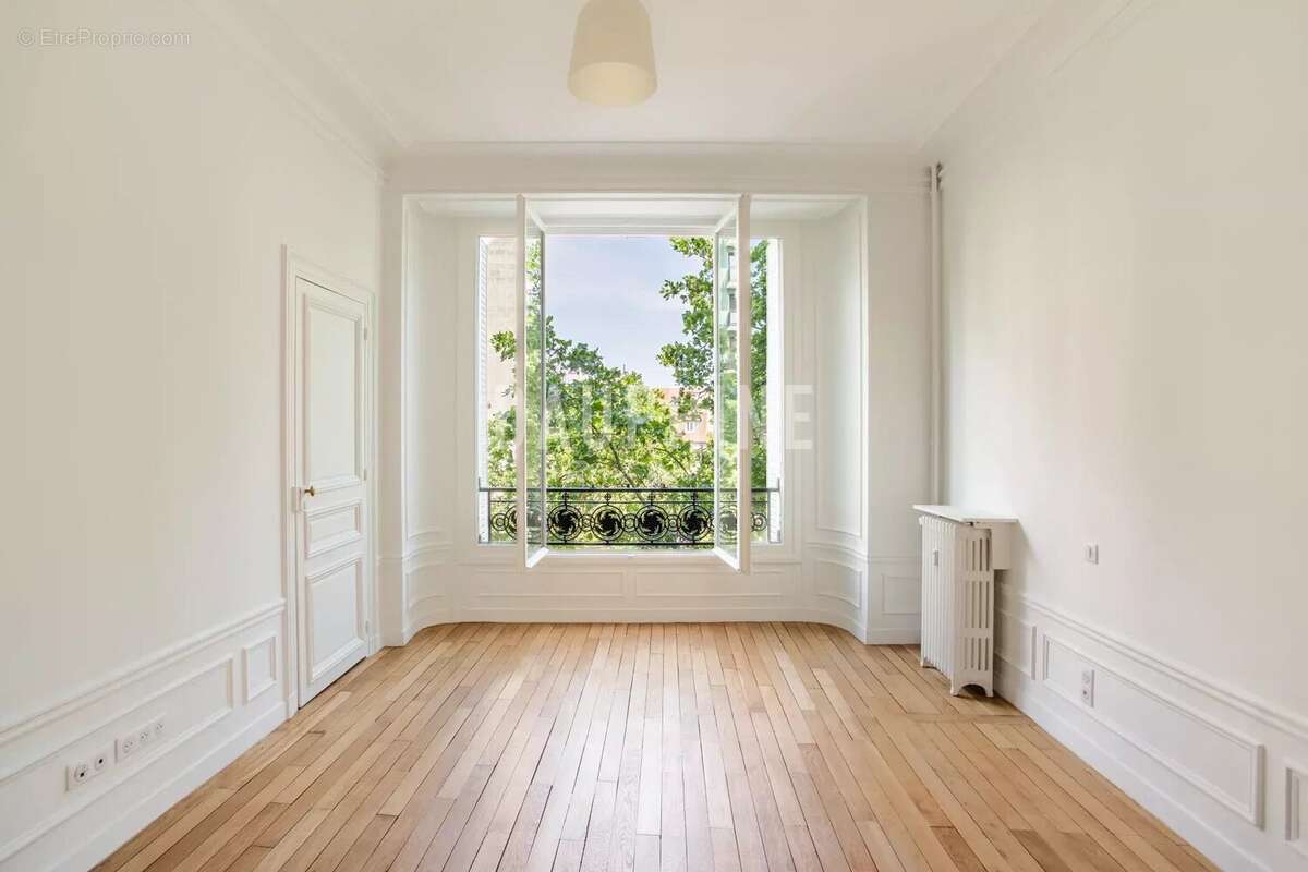 Appartement à PARIS-14E
