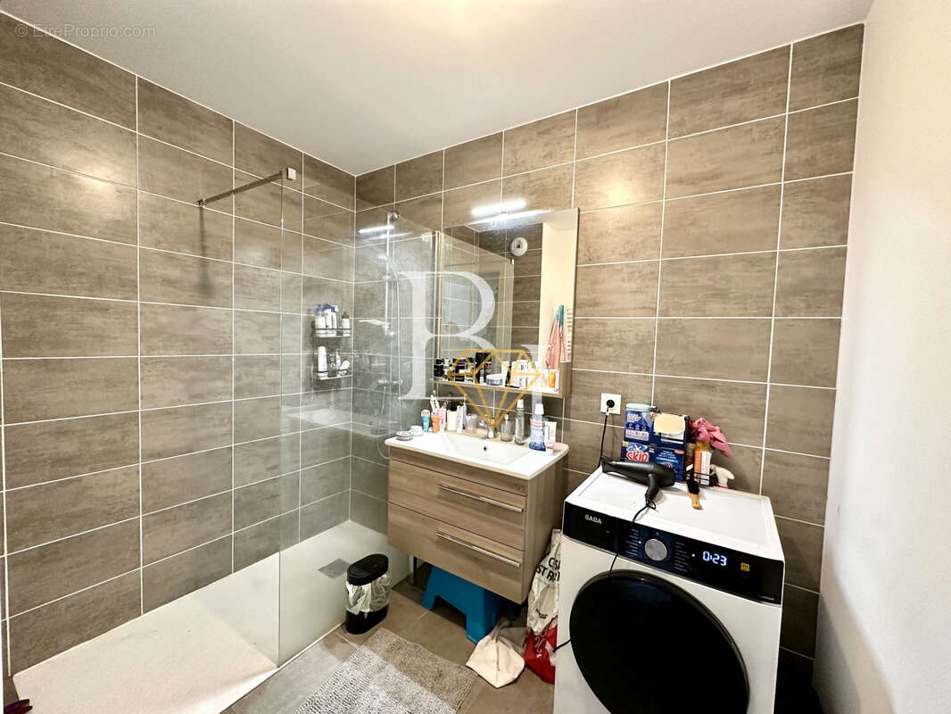 Appartement à SAINT-LAURENT-DU-VAR