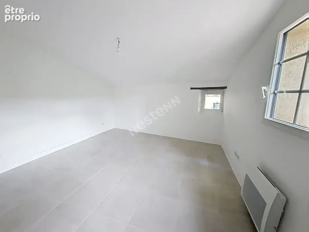 Cucuron - Maison de village rénovée, prête à vivre : posez vos valises ! - photo 3
