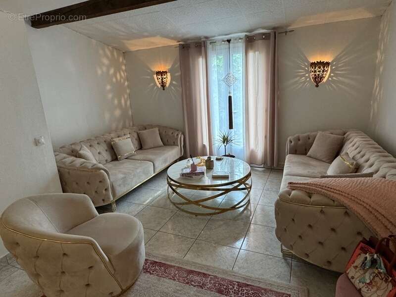 Maison de ville, grande pièce de vie, 4 chambres et beau jardin paysagé - photo 3