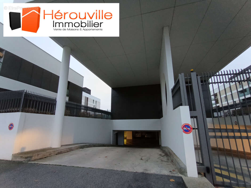 Parking à HEROUVILLE-SAINT-CLAIR