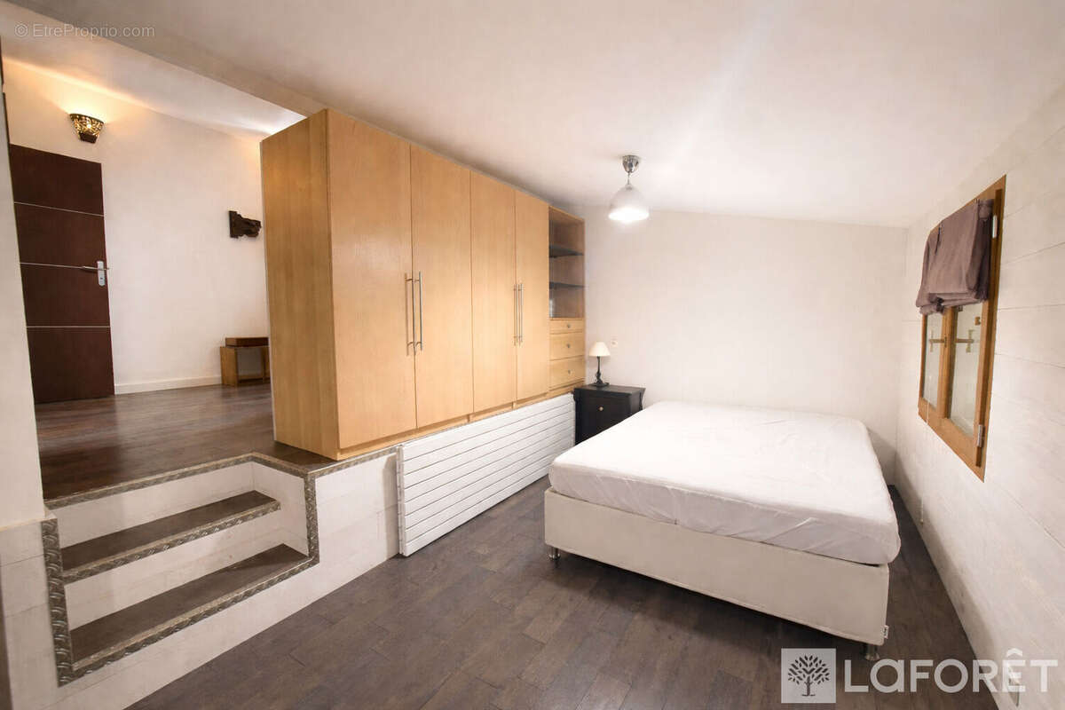 Maison à SAINT-JEAN-D'ILLAC