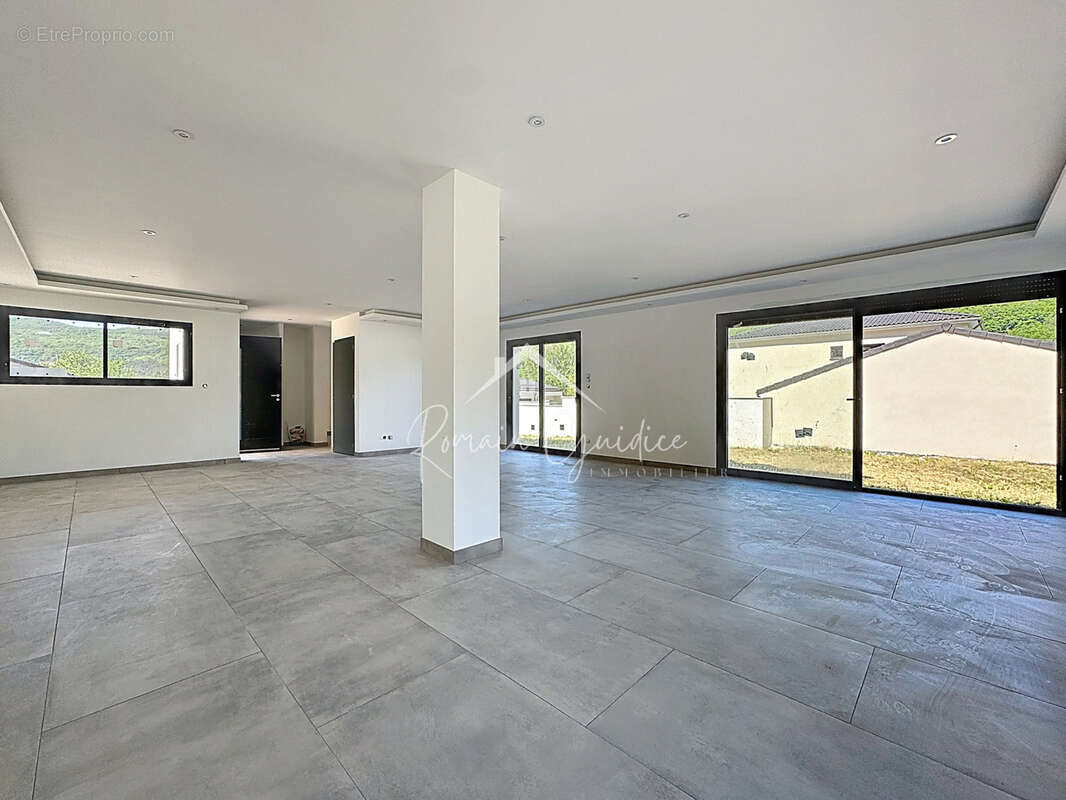 Maison à SAINT-AFFRIQUE