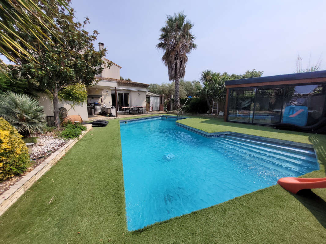 Coursan Villa de type 5 de 200 m2 habitable, plus un appartement de type 2 indépendant de 60 m2, piscine sur u - photo 40