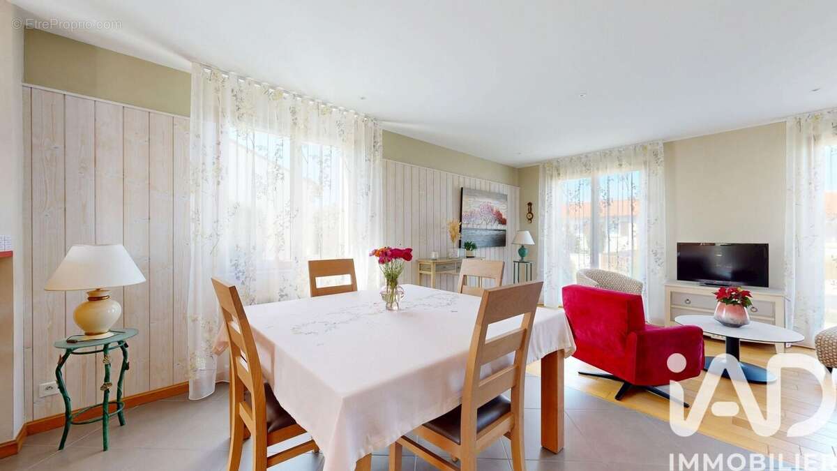 Photo 3 - Maison à SAINT-PIERRE-MONTLIMART