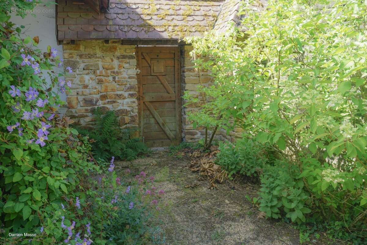 Ensemble immobilier en pierre dans le coeur du parc naturel régional du Périgord - Limousin. - photo 19