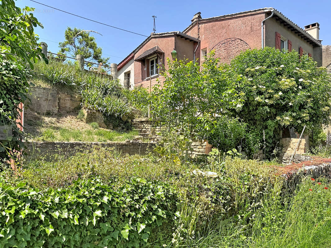 Au calme avec belle vue, à deux minutes du centre-ville : maison pleine de potentiel - photo 8