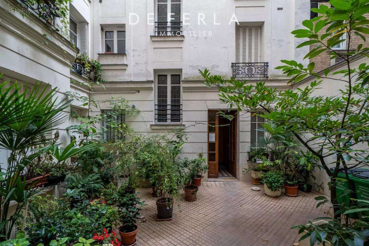 Appartement à PARIS-14E