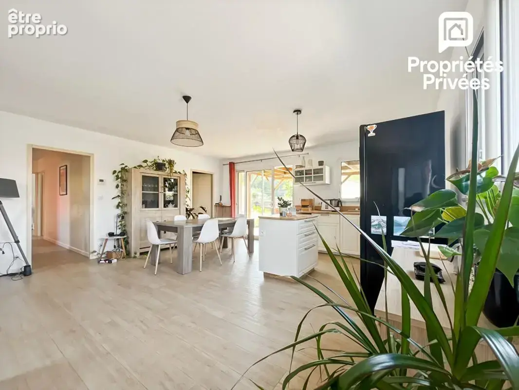 Maison récente de plain-pied avec piscine et garage à Val de Virvée - 289 000 - photo 7