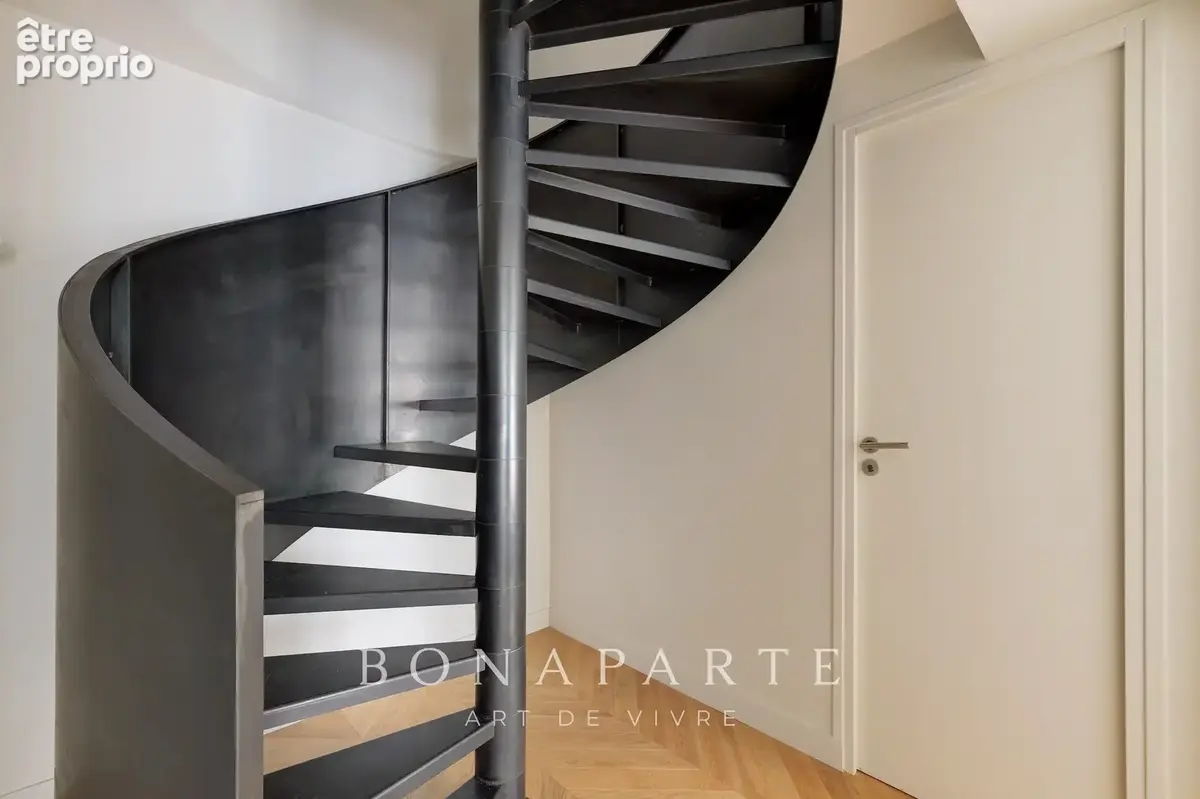 PARIS 9 - Duplex entièrement rénové - photo 19