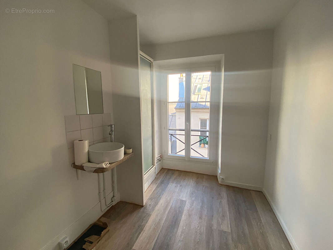 Appartement à PARIS-1E